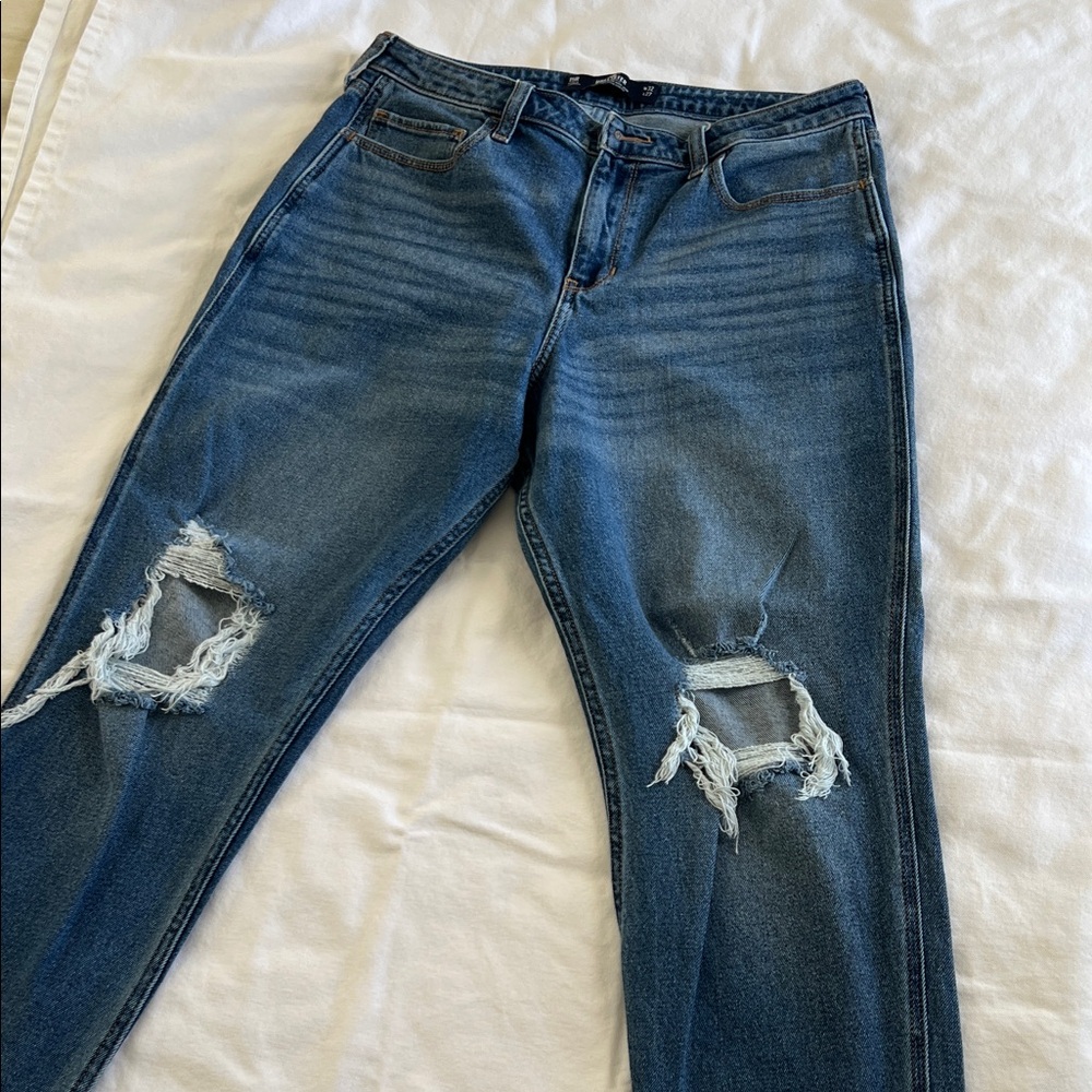 Hollister Ultra High-Rise Mom Jean